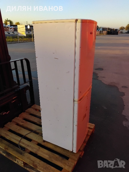 Малък хладилник с фризер., снимка 1