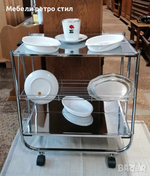 Сервизна  масичка на колелца с хромирана повърхност. Сгъваема и  лесно подвижна. , снимка 1
