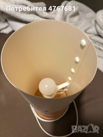 Настолна лампа от картон/пластмаса, снимка 3 - Настолни лампи - 53860878