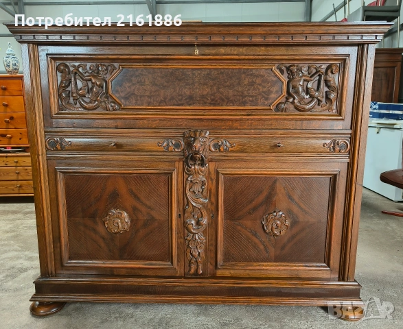 Елегантен дъбов шкаф с дърворезба 