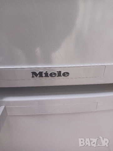 Комбиниран хладилник с фризер Миеле Miele 55см широк с две години гаранция!, снимка 5 - Хладилници - 52544009