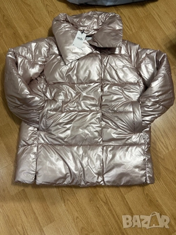 Късо капитонирано яке с обемна яка