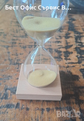 пясъчен часовник около 5 минути стъклен с бежов пясък и дървена поставка, снимка 3 - Други - 53131413