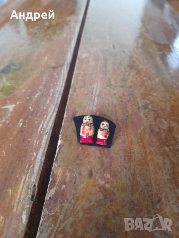 Стара брошка матрьошки