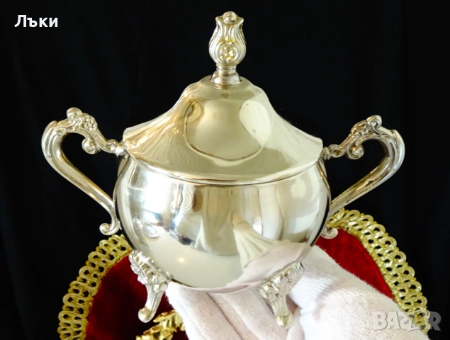 Посребрена бронзова захарница,барок,като нова от вътре. 