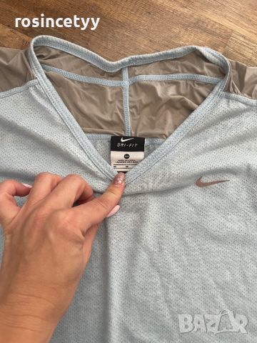 Светла тениска на Nike, снимка 2 - Тениски - 46801833