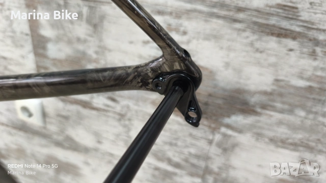 Карбонова шосейна рамка Specialized S-Works Roubaix SL8 Disc 2025 | 54, снимка 17 - Части за велосипеди - 53886717