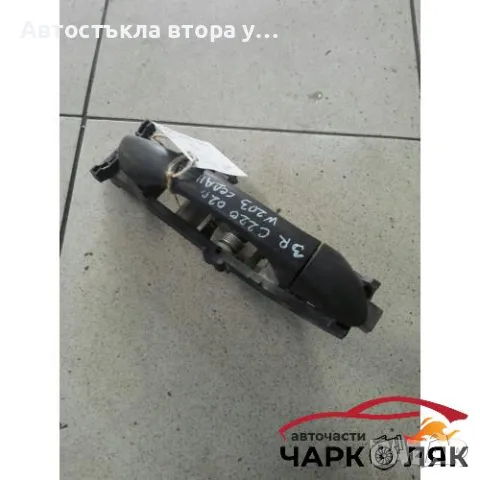 Дръжка врата външна Мерцедес Ц220 w203 седан (задна дясна), снимка 1 - Части - 48290262