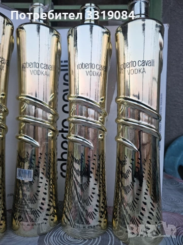 Стъклени бутилки Roberto  Kavalli , снимка 2 - Буркани, бутилки и капачки - 54078907