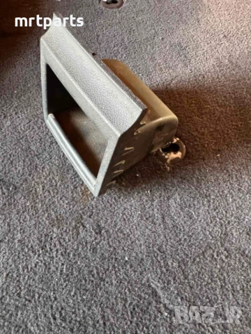 Пепелник за Audi A3 8P-8P0857961, снимка 2 - Части - 50910120