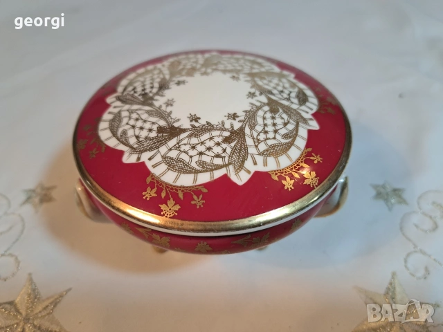 немска порцеланова бижутерка с позлата Alka Apart 34/1, снимка 2 - Антикварни и старинни предмети - 53573942