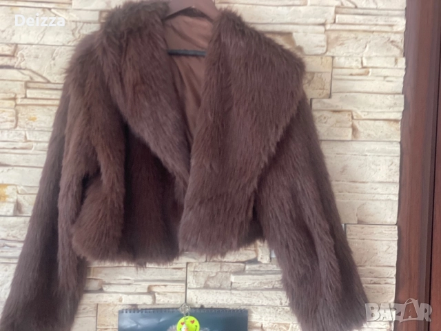 Дамско късо кафяво яке