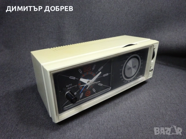 СТАР РЕТРО ТРАНЗИСТОР РАДИО ЧАСОВНИК UNIVERSUM, снимка 3 - Радиокасетофони, транзистори - 54068262