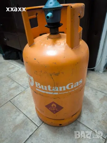 Голяма газова бутилка 26 л/ 11 кг с редуцил вентил.