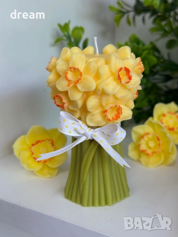 Соева свещ”Нарциси”, снимка 2 - Подаръци за жени - 52503152