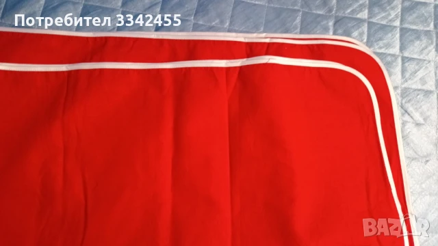 Нова, червена покривка