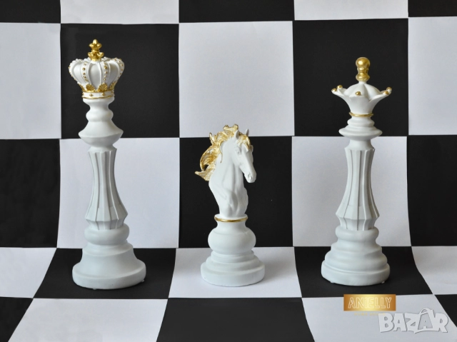 Статуетка Бяла Шахматна Фигура Кон / Изработена от Смола / Бял Мат със Златни Акценти 26 x 13 см., снимка 6 - Статуетки - 52395467
