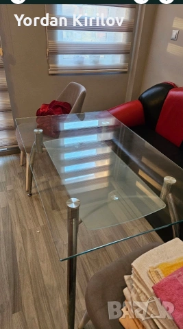 Продавам стъклена маса 
