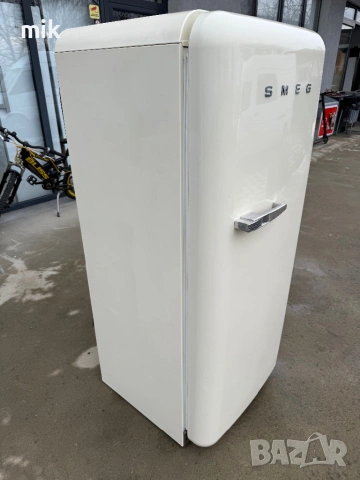 Бежов хладилник SMEG 146 см , снимка 2 - Хладилници - 53382948