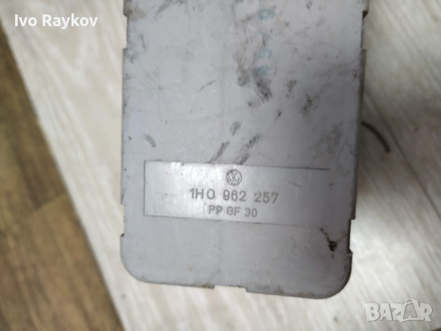  Вакуум помпа централно заключване 1H0 962 257 за VW GOLF Mk III , снимка 2 - Части - 51465942