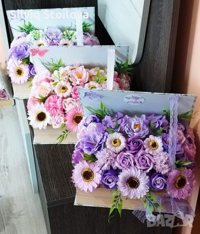 Кутии книги и микс от сапунени цветя в три размера, снимка 1 - Подаръци за жени - 45496018