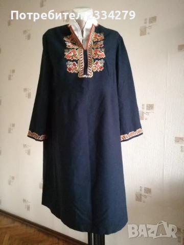 Стар сукман, изработен през 70-те години, използван от народна певица в ансамбъл за песни и танци, снимка 2 - Други ценни предмети - 51550319