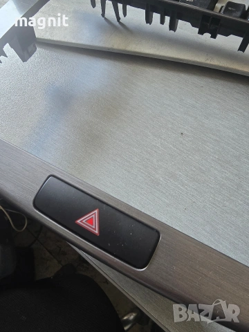 3AA858069H Лайсна средна конзола табло с бутон аварийни светлини Volkswagen Passat B7, снимка 2 - Части - 53559230