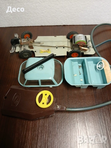 Части за Стара полска играчка автомобил.