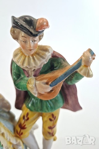Порцеланова фигурка на дама и каеалер с музикален инструмент, снимка 6 - Статуетки - 53840201