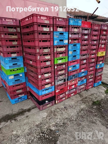 продава червени каси за месо и колбаси 60/40/14см.запазени,здрави като нови.