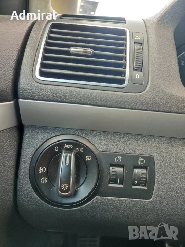 Volkswagen Touran 1.6 TDI 105 DSG/Кожен салон/Автопилот/Мултиволан/Печка, снимка 17 - Автомобили и джипове - 52946664