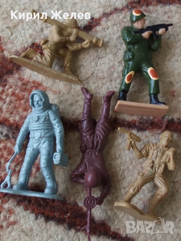 Войници пластмасови 5 броя 46970, снимка 6 - Колекции - 52107131