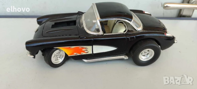 Метална количка Road Legends 1957 Chevrolet Corvette Gasser 1:18, снимка 2 - Колекции - 50559652
