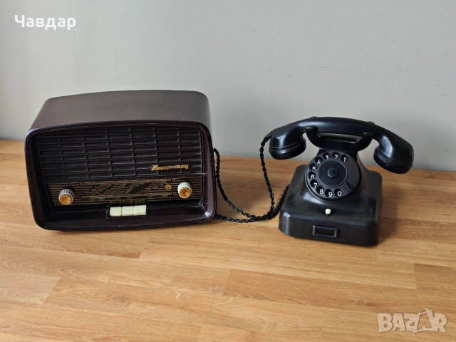 Ретро радио Комсомолец и ретро телефон от бакелит