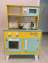 Детска кухня- дървена, снимка 1 - Играчки за стая - 45035872