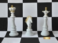 Статуетка Бяла Шахматна Фигура Кон / Изработена от Смола / Бял Мат със Златни Акценти 26 x 13 см., снимка 6