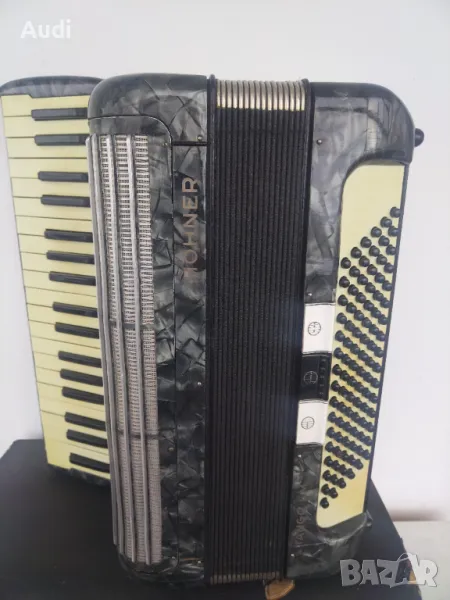 Акордеон Hohner Tango II M 96 баса / 3 регистъра Комплект с куфар.  Произведен в Германия. , снимка 1