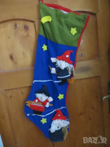 Голям чорап за окачване на стена с три Баби Яги за късмет, снимка 1