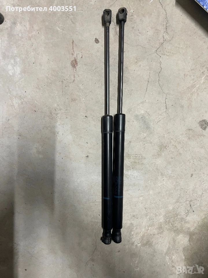 Амортисьори багажник Q7, снимка 1