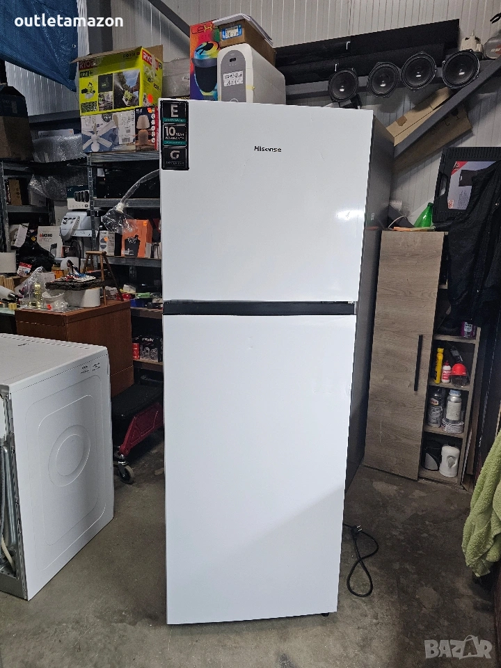 Хладилник с горна камера HISENSE RT422N4AWE, Total No Frost, 325 л, снимка 1