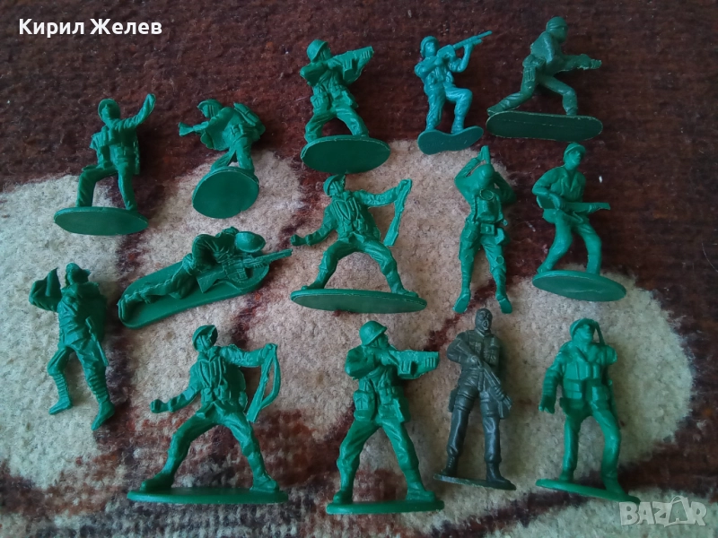 Войници пластмасови 12 броя 51736, снимка 1