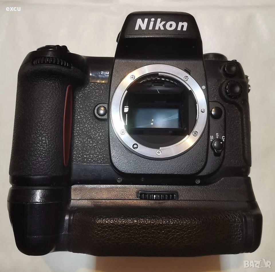 Фотоапарат Nikon F100 с батериен грип, снимка 1