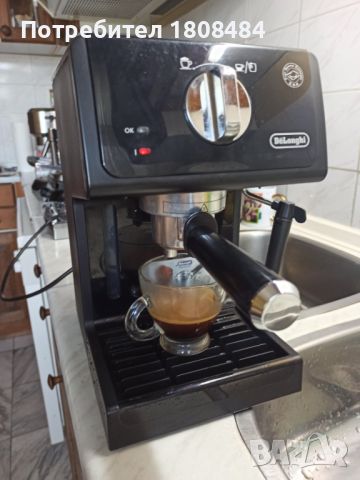 Кафе машина Делонги с ръкохватка с крема диск, работи отлично и прави хубаво кафе с каймак 