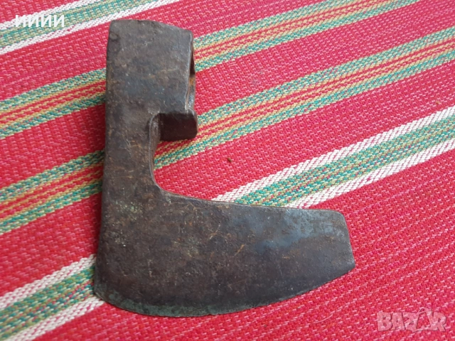 Кована стара брадва , снимка 2 - Антикварни и старинни предмети - 52590604