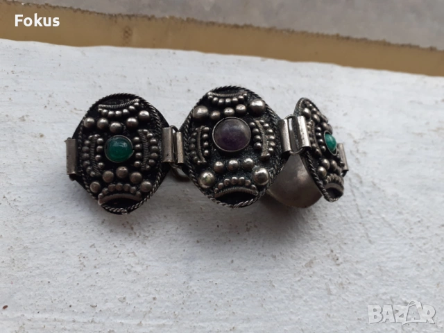 Интересна гривна за носия, снимка 2 - Антикварни и старинни предмети - 53490493