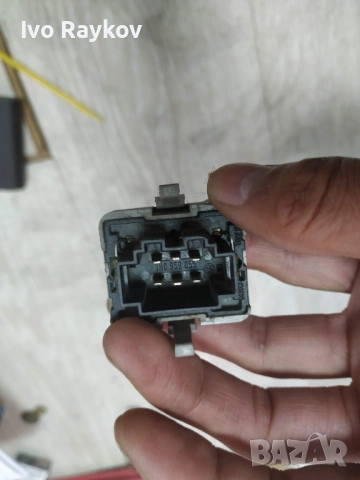 Бутон за ел стъкла VW Golf 3 , 1H0959855 , снимка 4 - Части - 51455286