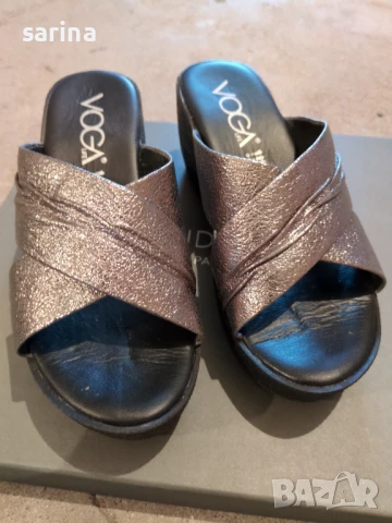 Сребристи чехли на платформа