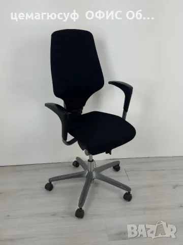 Giroflex G64 е класически офис стол, който се отличава с висока ергономичност и комфорт. 