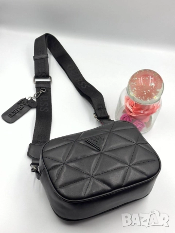 чанти guess, снимка 4 - Чанти - 51455111