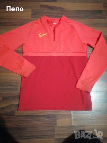 Горнище Nike , снимка 1 - Детски анцузи и суичери - 45952031